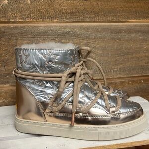 Inuikii Women's Silver Metallic Puffer Bomber Star Boot Size 38(US 7-7.5)